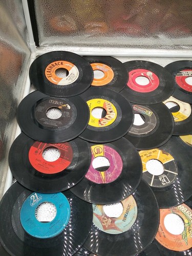 Lot of 49 45 RPM RECORDS LOOK (49) - Picture 2 of 7