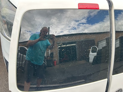VW CADDY MAXI 2009-2015 MK2 REAR LOADING DOORS LEFT RIGHT L/H R/H WHITE WINDOWS - Picture 3 of 22