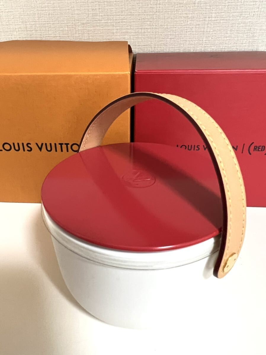 LOUIS VUITTON (RED) キャンドル 220g ルイ・ヴィトン×(RED)の新作パフュームド キャンドル、ピオニー