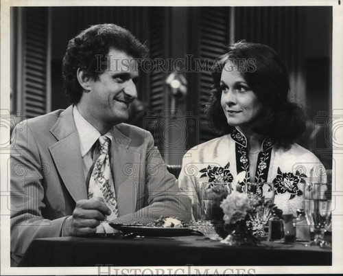 1977 Press Photo Peter Bonerz & Hope Alexander Willis on "The Bob Newhart Show."
