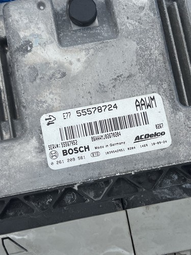 10-11 Saab 9-5 95 Engine Control Unit 55578724 55567952 0261209561 1039S42951 - Picture 2 of 2