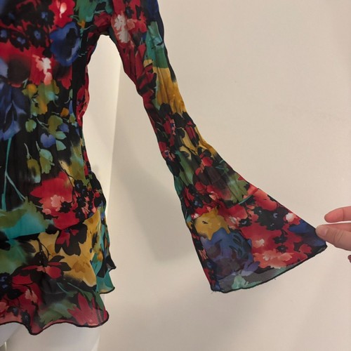Blusa Allison Taylor Talla Pequeña Años 90 Floral Oscura Fluida Manga Campana Cuello en V - Imagen 5 de 6