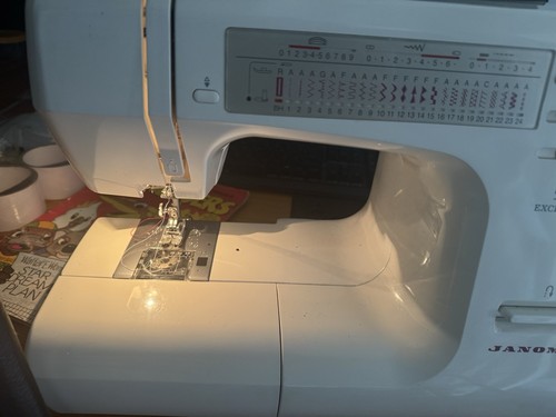 Janome Decor Excel Pro 5124 Sewing machine With pedal Tested and Working - Picture 2 of 7