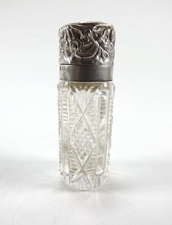SCENT BOTTLE WITH SILVER LID HALLMARKED BIRMINGHAM 1896 REF 379/5