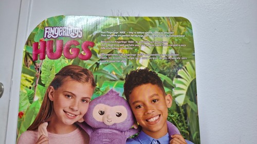 2018 FingerLings HUGS - KiKi un peluche viola di WowWee made in China - Foto 8 di 20