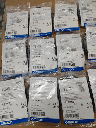 1pcs Omron TL-W3MC2 Proximity Sensor - Picture 2 of 4