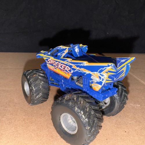 Hot Wheels Monster Jam Truck "Shocker" Die-Cast Vehicle 4x4 Mudder Off Road - Picture 3 of 5
