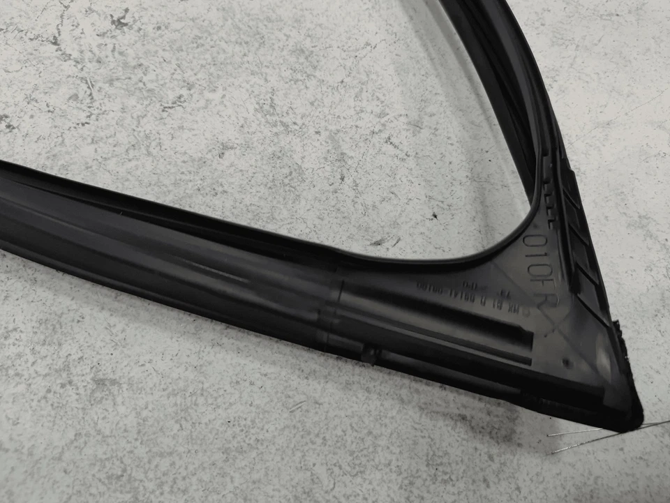 OEM TOYOTA CAMRY 2018-2025 FRONT PASSENGER DOOR WINDOW GLASS RUN CHANNEL SEAL - Image 3 of 4