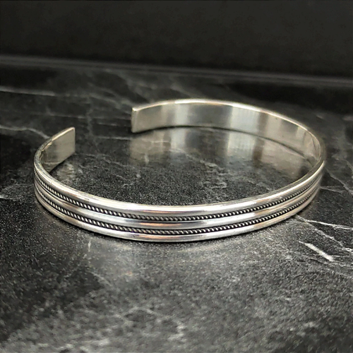 Sterling Silver Handmade Engraved Cuff Bracelet , Men Adjustable Curved Bracelet - Bild 3 von 9