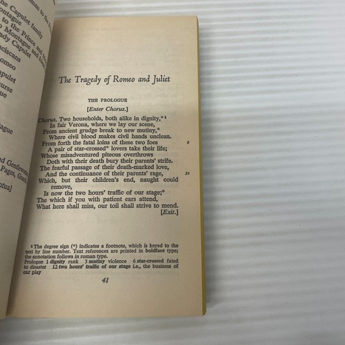 Romeo and Juliet Classic Paperback Book by William Shakespeare Signet 1990 - Picture 14 of 15