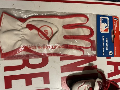 Vintage Cincinnati Reds Souvenir Helment Glove & Cleats Keychain Officially Lic - Picture 4 of 12
