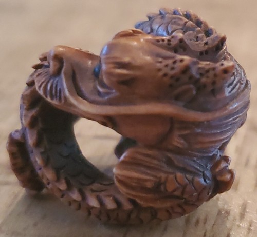 Vintage Japanese Carved Wood Netsuke Coiled DRAGON Toggle SIGNED - Picture 2 of 6