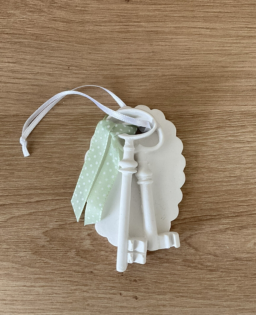 Deko Hänger Schlüssel Key Kunststein Weiß & Grün Vintage Landhaus