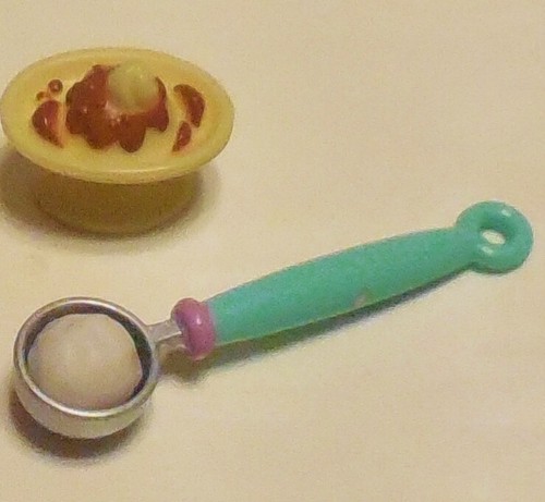 KITCHEN LITTLES BARBIE TYCO MATTEL MINIATURE FOOD ICE CREAM CONES SCOOPS LOT - Picture 8 of 9
