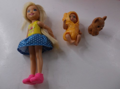 Barbie Club Chelsea RV Camper Playset with Doll and Accessories Pink Mattel - Picture 4 of 4