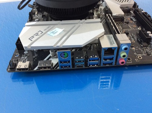 ASROCK/AMD X570M PRO / RYZEN 7 3700X - Picture 6 of 7