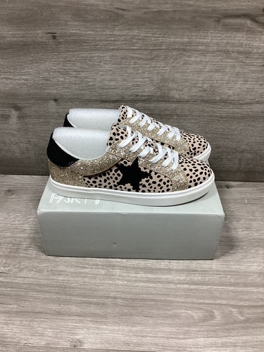 Bellmora Women's Fashion Star Sneaker Lace Up Low Top Cushioned Walking Shoe 8.5
