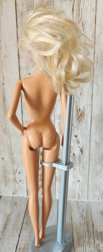 2009/2010 Barbie Fashionista W/ Purple Heart Bow Earrings Blue Eyes Nude 4 OOAK - Picture 3 of 3