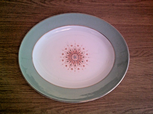 Grindley - Satin White - Tudor Star - Oval Platter Tudor - 12" x 10" - Picture 5 of 5