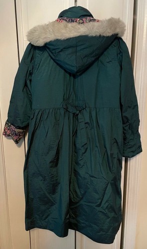 Rothschild Girls Coat Size 14, Cotton poly blend, Good condition beautiful sheen - Picture 5 of 6