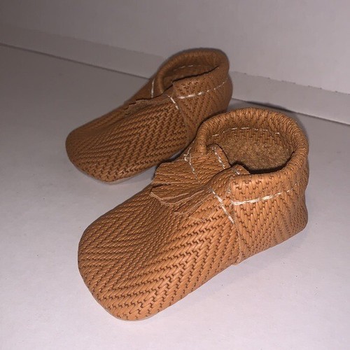 Freshly Picked Basket Weave Moccasins Crib Shoes - Picture 3 of 7