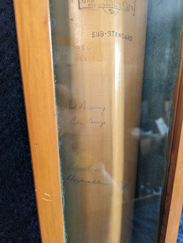 1956 Jim Laker Bowling Record Full Sized Cricket Bat Signed By Both Teams - Picture 8 of 14
