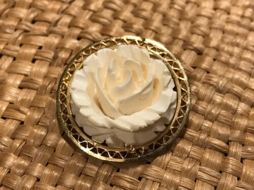 Exquisite Vintage Brooch Pin ? 10k Gold Tone 1 1/… - image 1