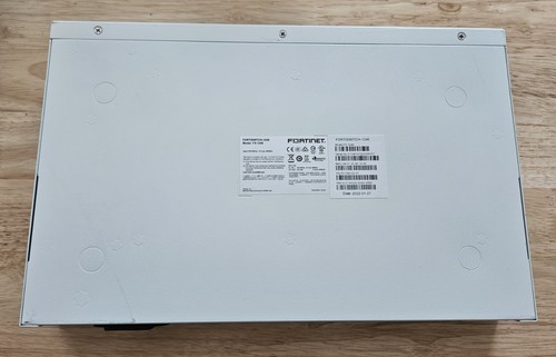 Fortinet FortiSwitch FS-124E Commutateur géré monté en rack 24 ports, année 2022 - Photo 3/4