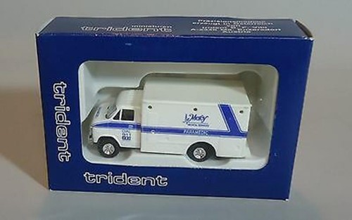 Trident 1/87 HO Scale Mercy Paramedic Private EMS Ambulance on Chevrolet Van Cab - Picture 3 of 3