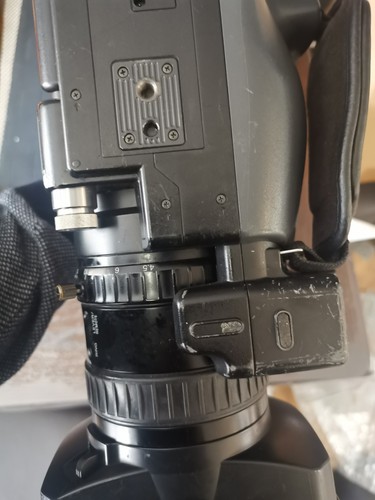 Sony HVR-Z1U Professional HDV Camcorder - Picture 5 of 8