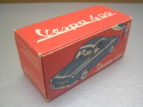 Quiralu Vespa 400 white and gray made in France 1/43 scale Mint in Box - Picture 8 of 10