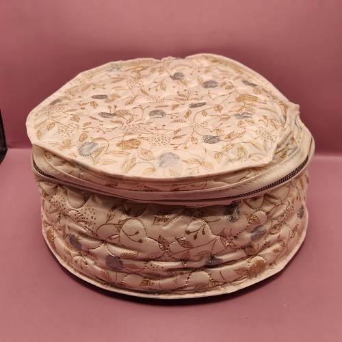 Vintage Set Of 4 Quilted Vinyl Dinnerware Zippered Round Storage Cases