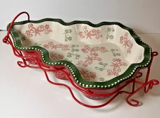 Temptations by Tara Bakeware Floral Lace TREE Casserole Dish Lg 1.75 Qt + trivet