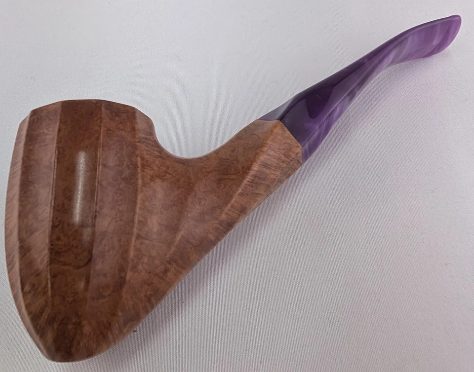 Pipa de brezo para fumar a mano alzada acanalada completamente doblada con vástago de acrílico de Whitaker Werks Foto 4 de 4