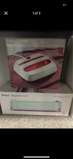 Cricut EasyPress 2 Raspberry With Easy Press Mini Cricut Mat & Weeder Bundle 9x9