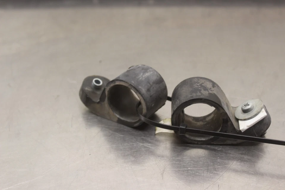 1980 Yamaha TT250 HEADLIGHT BULB MOUNTS Y859 - Image 2 of 4