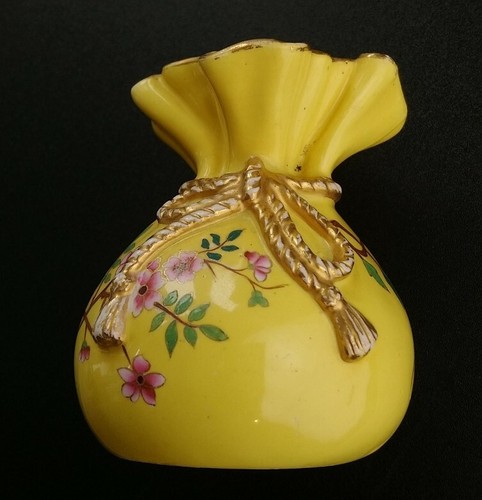 Antiguo florero pañuelo victoriano inglés Royal Worcester amarillo de 10 cm de altura - Imagen 4 de 14