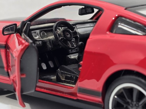 Maisto 2012 Ford Mustang Boss 302 1/24 Scale - Picture 14 of 18