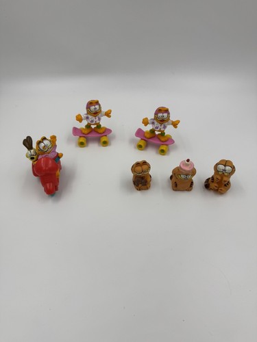 Lot of 6 Vintage GARFIELD Miniature Figures and Some Accessories - Picture 1 of 11