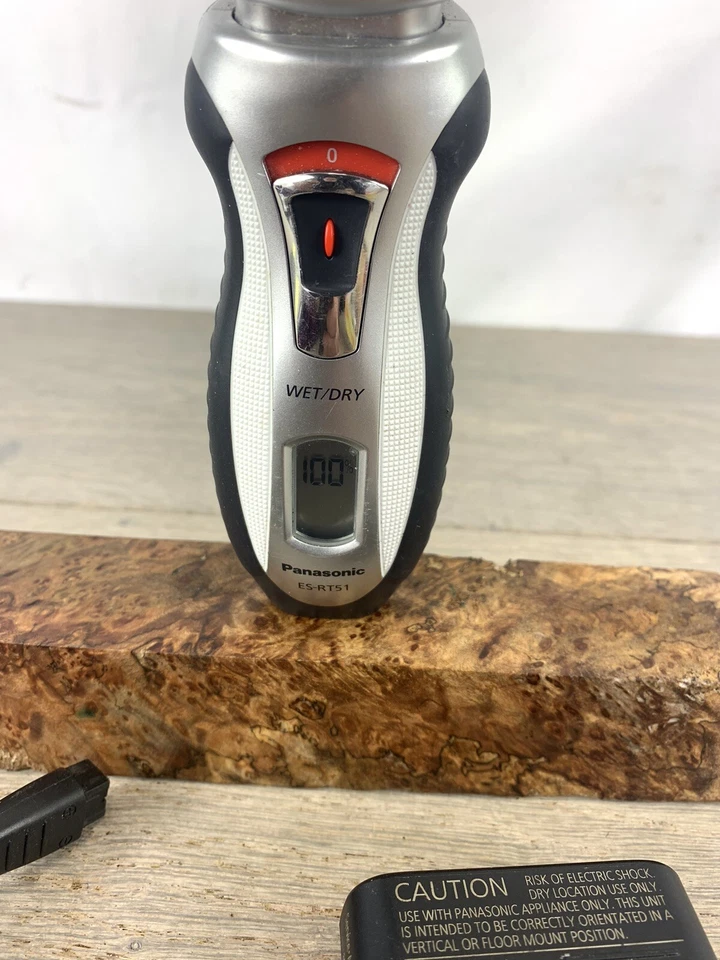 Afeitadora eléctrica Panasonic ES-RT51 para hombre 3 hojas probada en húmedo/seco con cargador Foto 2 de 4