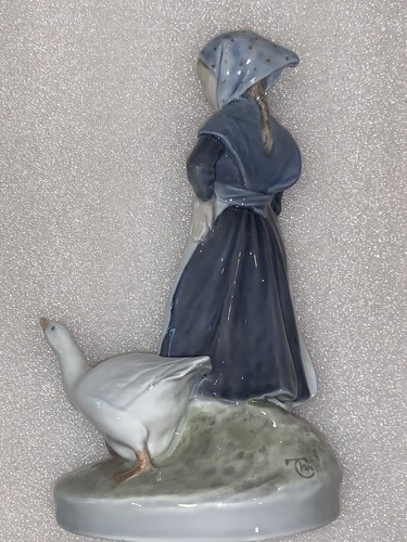 Royal Copenhagen Porcelain Figurine - Goose Girl No. 528 - Denmark Scandinavian - Picture 11 of 12