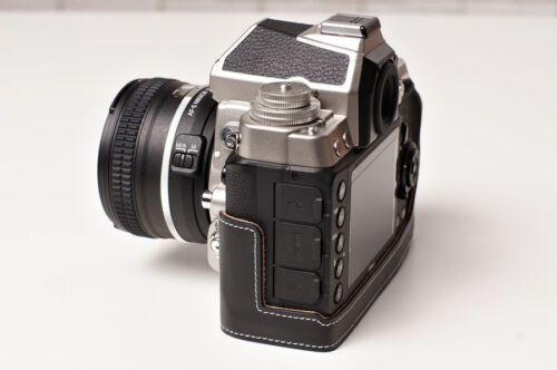 Funda protectora de cuero genuino con media cámara para Nikon DF parte inferior abierta negra - Imagen 7 de 9