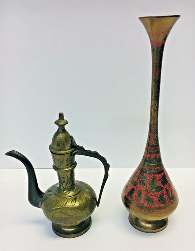 VINTAGE INDIA SMALL BRASS PITCHER EWER TEA POT HINGED TOP with BRASS ENAMEL VASE - Picture 2 of 12