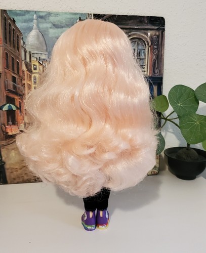 Rainbow High Bella Gelenkpuppe mit Kleidung Schuhe Zubehör - Bild 4 von 14