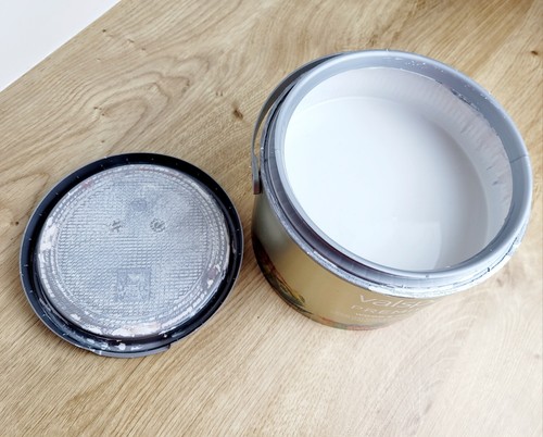 VALSPAR Premium Wood And Metal light Grey Satin Paint 2.5L (almost full) £42 New - Picture 4 of 9