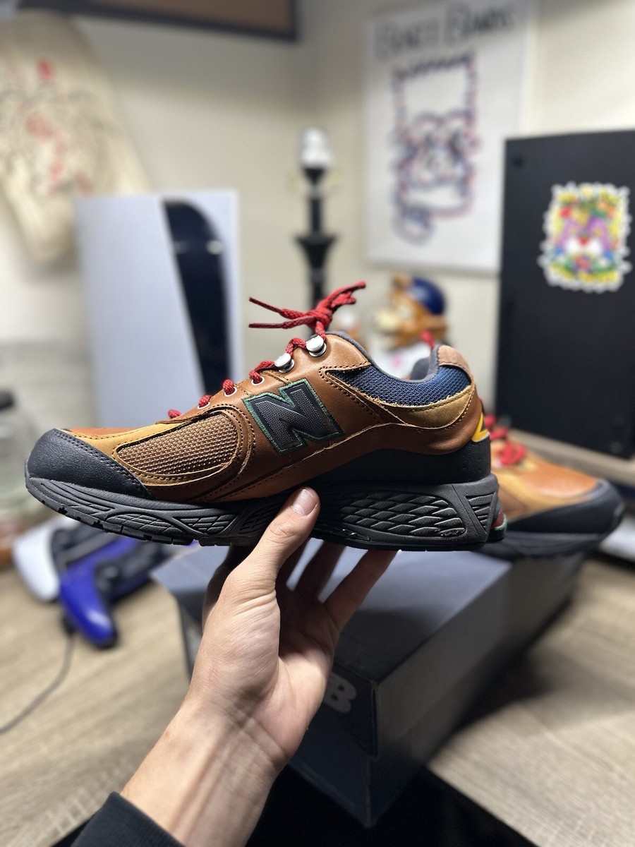New Balance 2002R Brown Hiking Pack M2002RWM Size 8 New Damaged