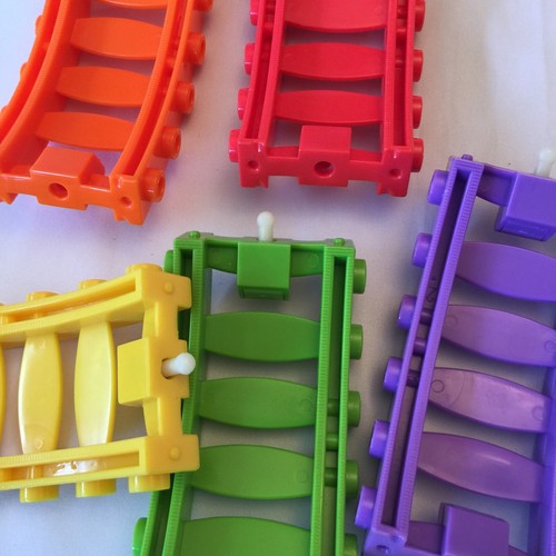 CURVED RACE TRACK 5PC SNAP IN MULTICOLOR CAR RACING KIDS TOY - Picture 11 of 13