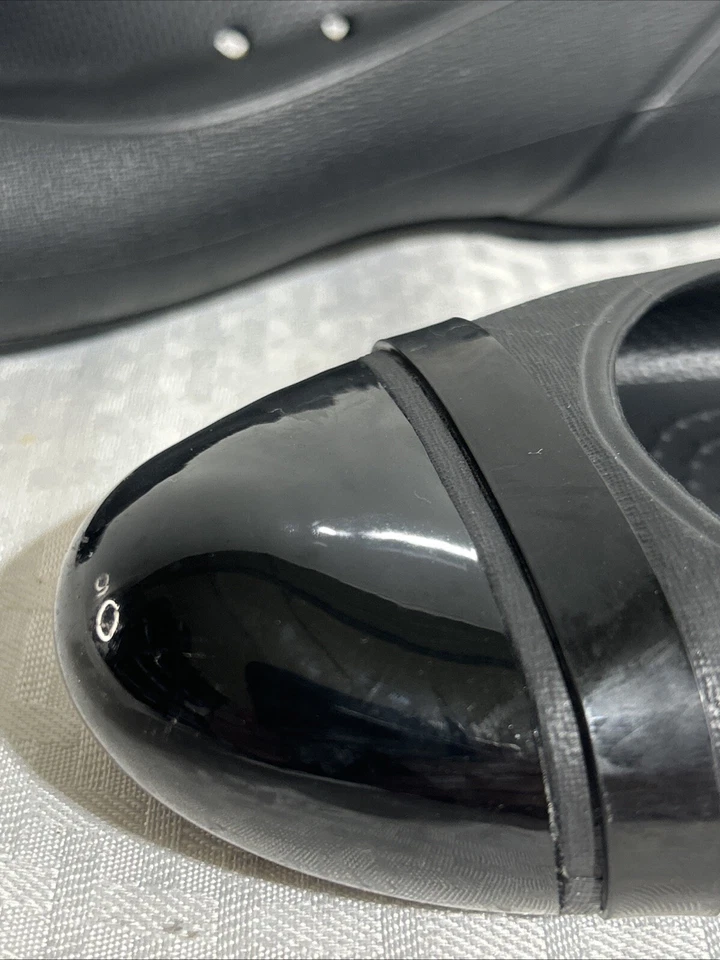 Crocs Women's 8 Gianna Alice Shiny Cap Toe Ballet Flat Black Shoes - Image 3 of 4