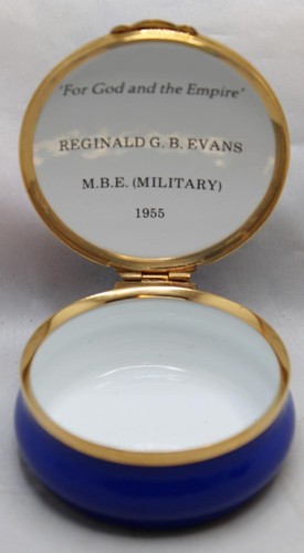 CRUMMLES ENAMEL TRINKET BOX QUEEN ELIZABETH ORDER OF THE BRITISH EMPIRE c1977 - Picture 5 of 12