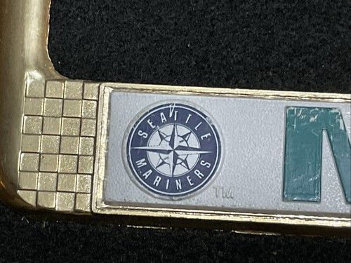 Vintage 2001 Seattle Mariners License Plate Frame Metal Gold Metal - Picture 6 of 9